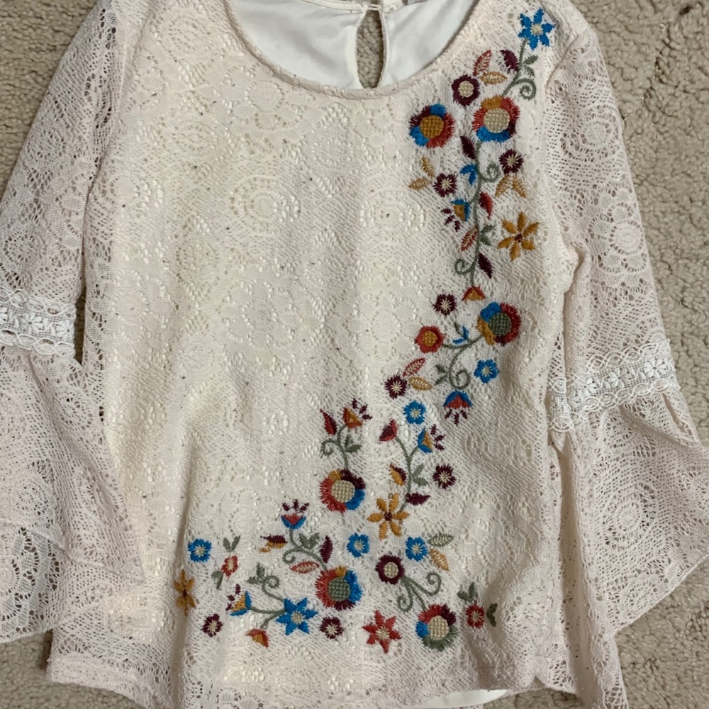 EUC girls lace fully lined flare sleeve top, sz L